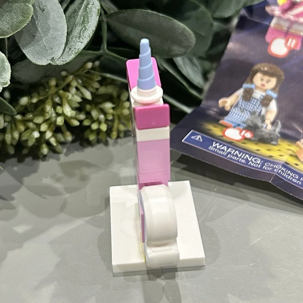 The LEGO Movie 2 Minifigures Series 71023 Pink Unikitty Minifigure Mini Build